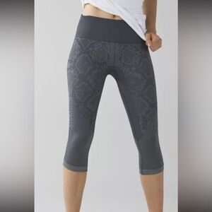 Lululemon Grey In The Flow Crop II